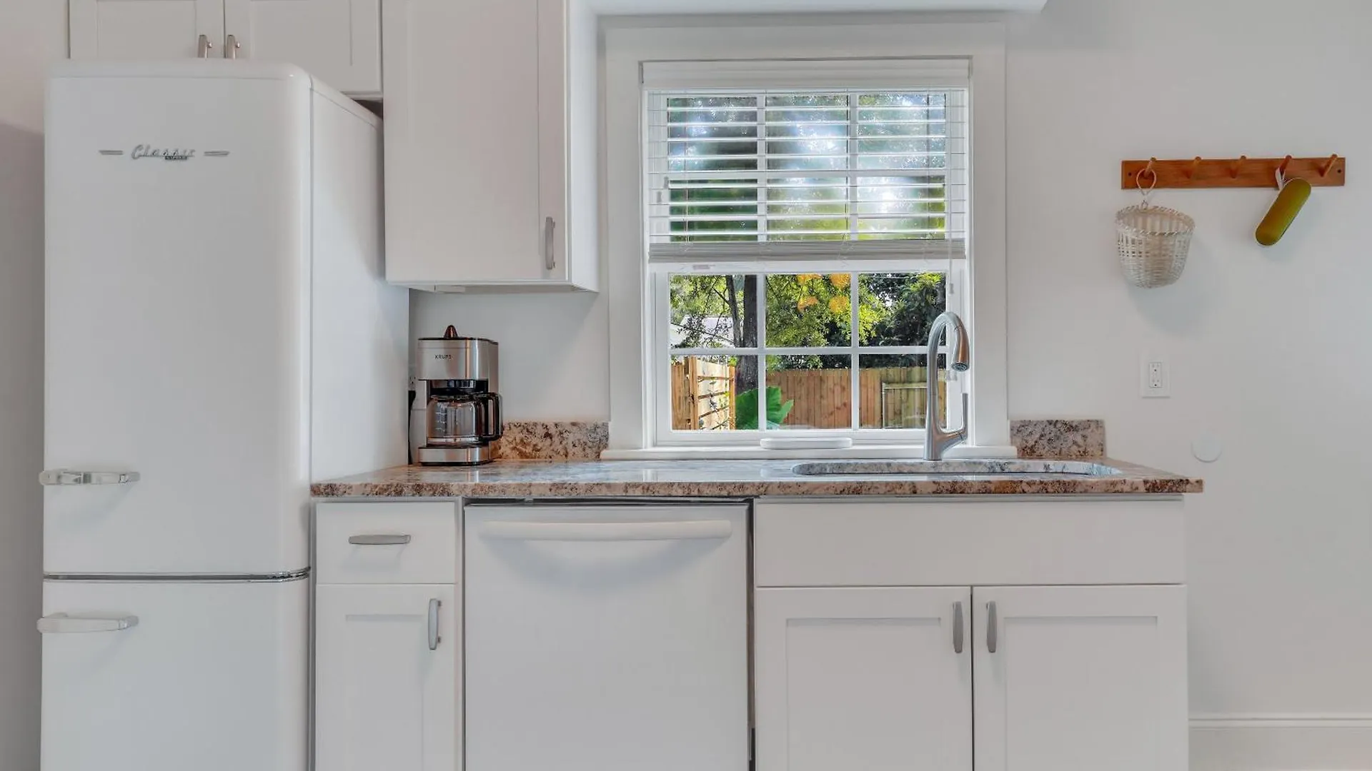 Charming Cottage Near Forsyth Park Heated Pool Access Walk To Restaurants Historic Sites More 1390 Savannah Semesterbostad